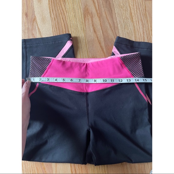 Victoria’s Secret VSX Capri leggings - Picture 2 of 7